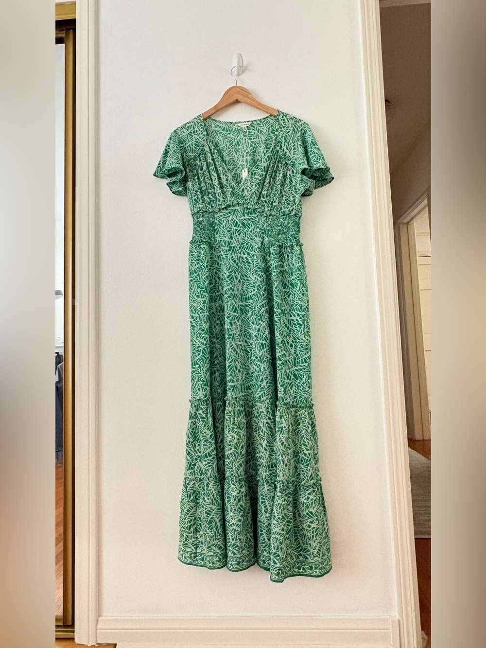 Dress
Max Studio Green Floral V-Neck Midi Green Maxi Dress.  New with Tags